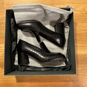 NIB Aquatalia Michele Crocodile Embossed Black Loafers with Heel